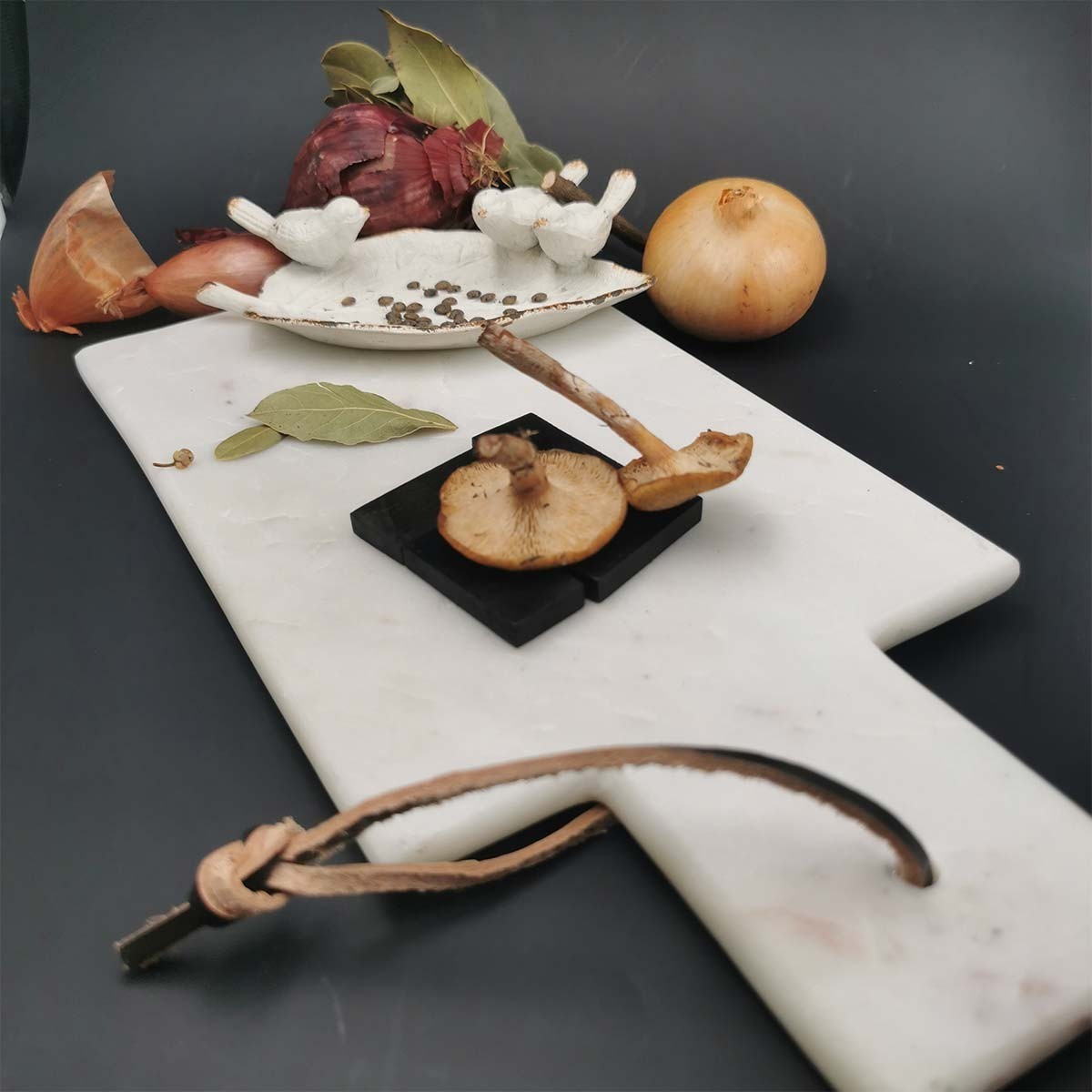 Plaque de découpe cuisine sur tasseaux ou sur pieds caoutchouc, marbré  blanc, profondeur 350 mm