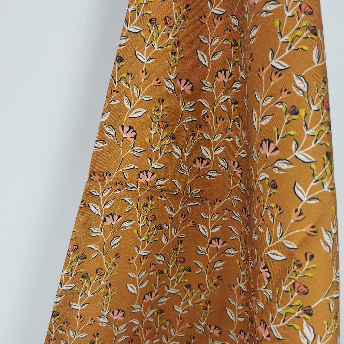 Composition Torchon en coton motifs fleurs marron