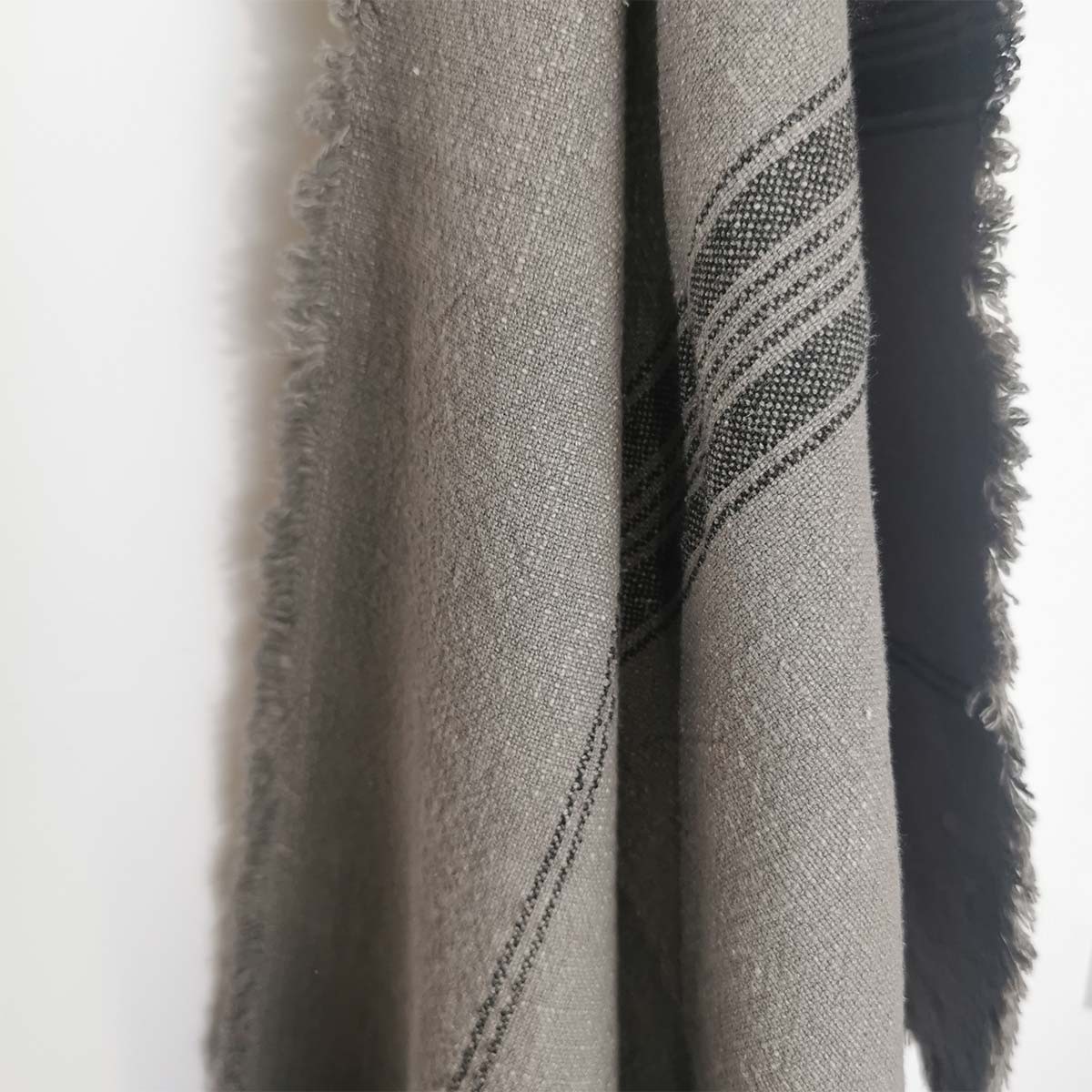 Composition Torchon à vaisselle en coton délavé gris rayures noires