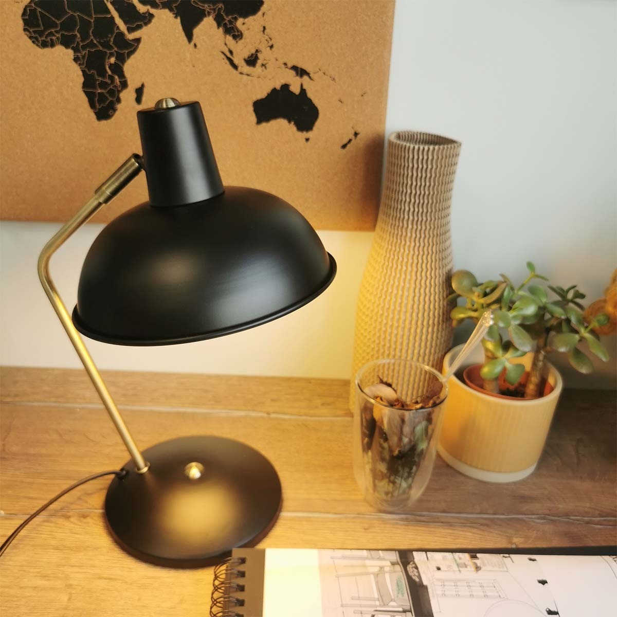 Lampe de bureau en fer noir Present time - La déco 2B