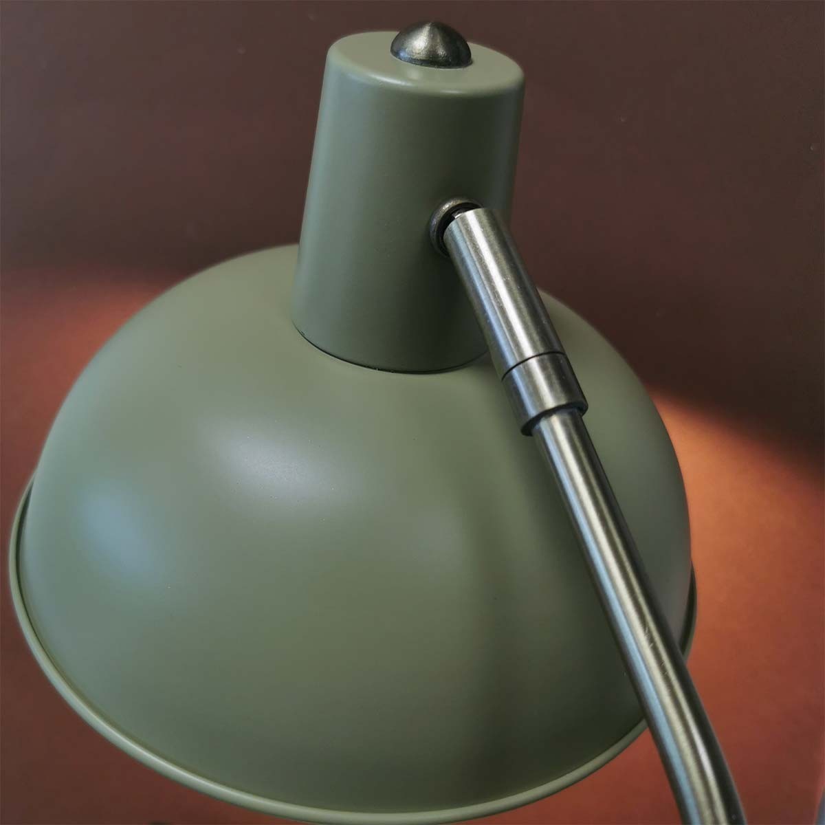 Composition Lampe de bureau en fer vert olive