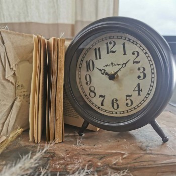 Ambiance déco Horloge de table en fer vintage
