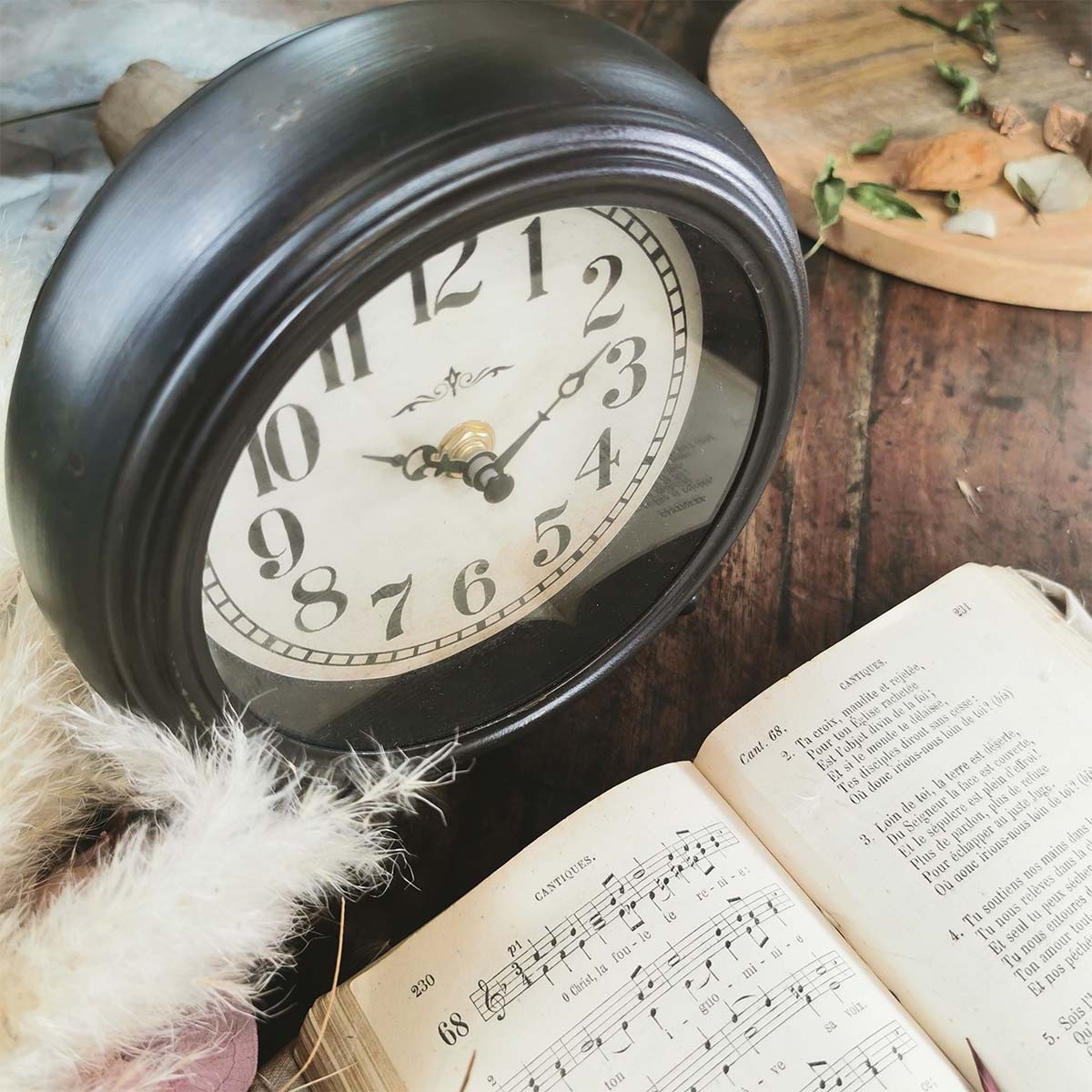 Composition Horloge de table en fer vintage