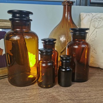 Composition Lot de 5 vases en verre ambre ancien flacon de pharmacie