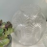 Composition Vase en verre arrondi transparent motif feuilles