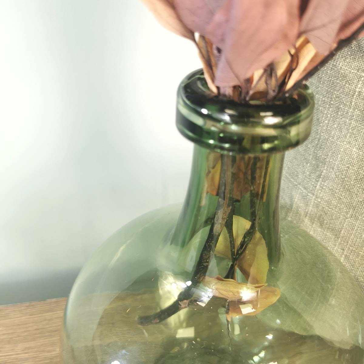 Composition Vase ballon en verre soufflé à la main vert