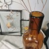Composition Vase organique en verre ambre