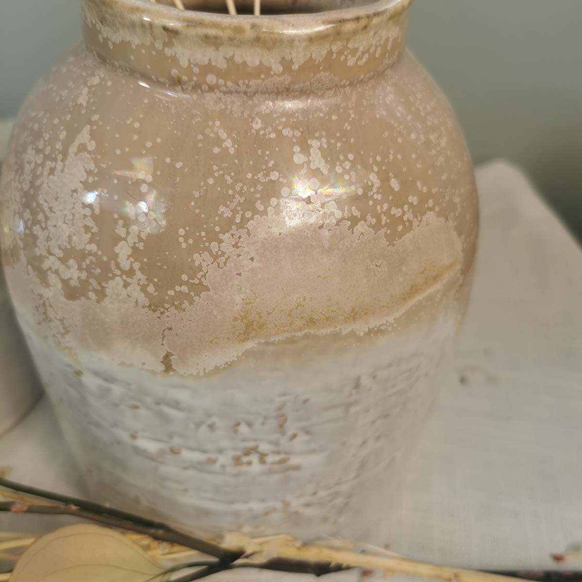 Composition Vase en grès beige et blanc