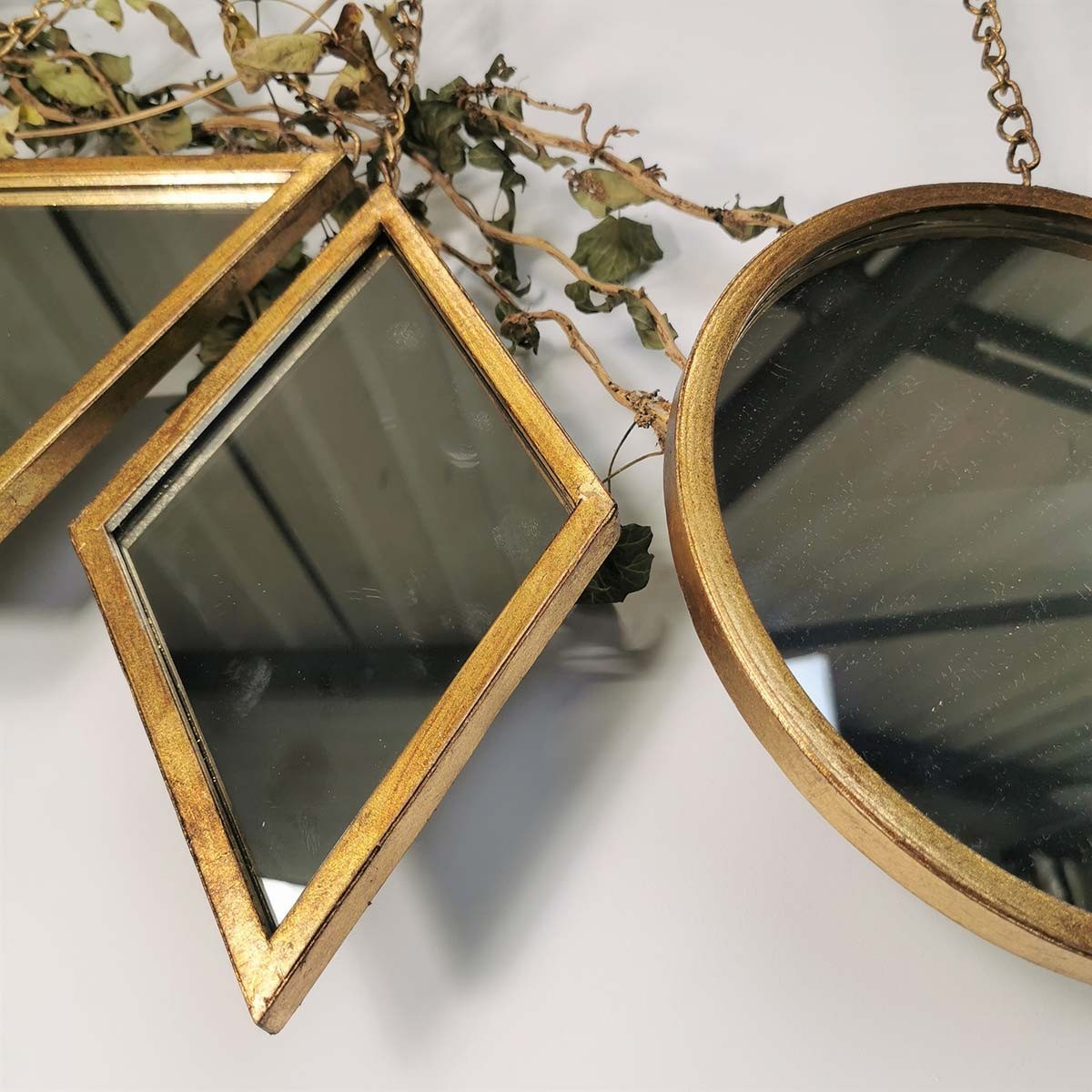 Composition Lot de 4 mini miroirs à suspendre métal doré