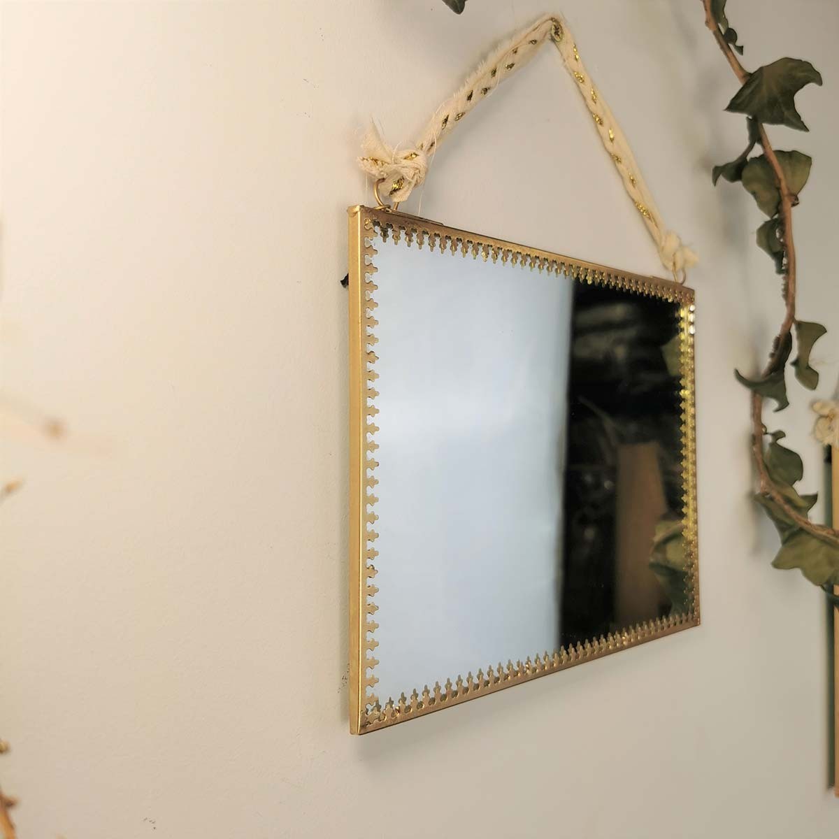 Composition Miroir à suspendre rectangulaire paysage métal doré