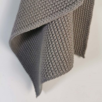 Composition Torchon à main en coton tricoté gris