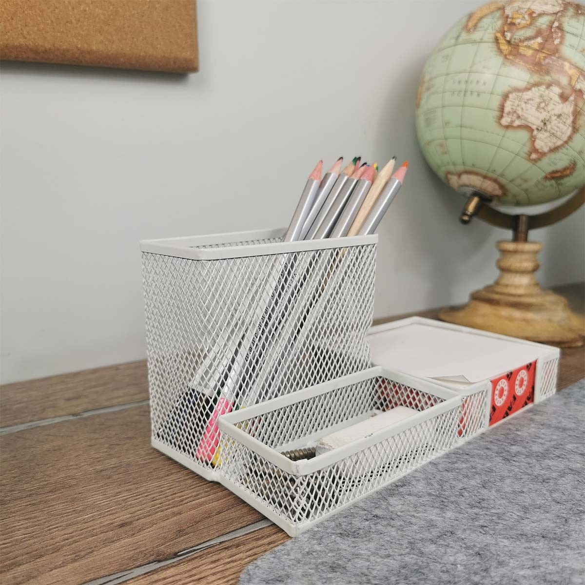 Organisateur De Bureau Vertical Blanc Avec Compartiments Inclinés – Range Documents Et Fournitures, 38x15x12.5 Cm